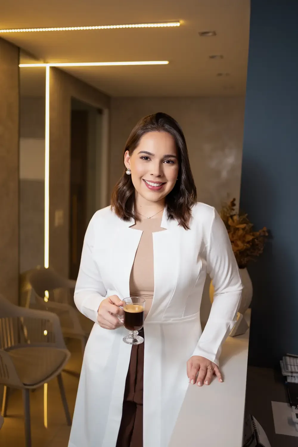 Dra. Natália Pompílio — agende sua avaliação de facetas em Recife
